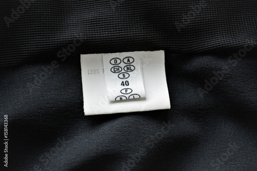 Etikett / Label in Kleidung / Angabe Größe