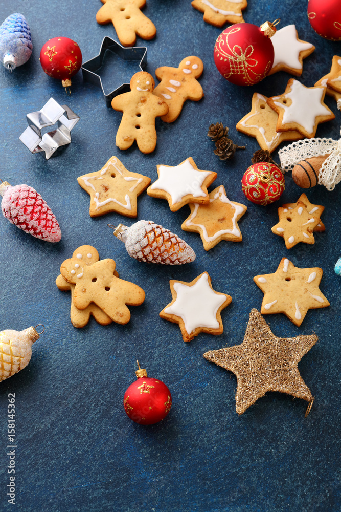 Gingerbread cookies and christmas decorations