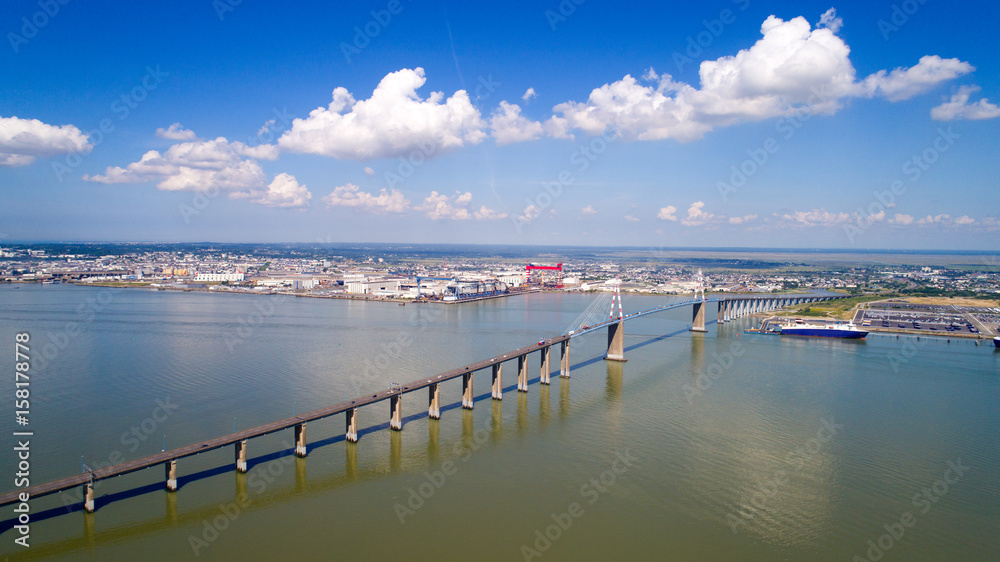 Photo aérienne du pont de Saint Nazaire, en Loire Atlantique, France