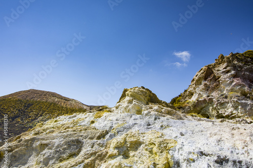 Cumuli di zolfo a Vulcano, arcipelago delle isole Eolie IT