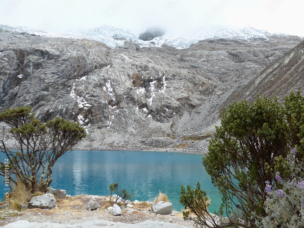 Φωτογραφία The famous Laguna 69  and its crystal clear waters in Peru.