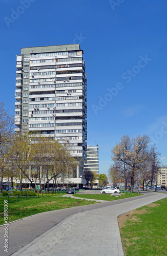 Семнадцатиэтажный одноподъездный панельный жилой дом в Москве photo