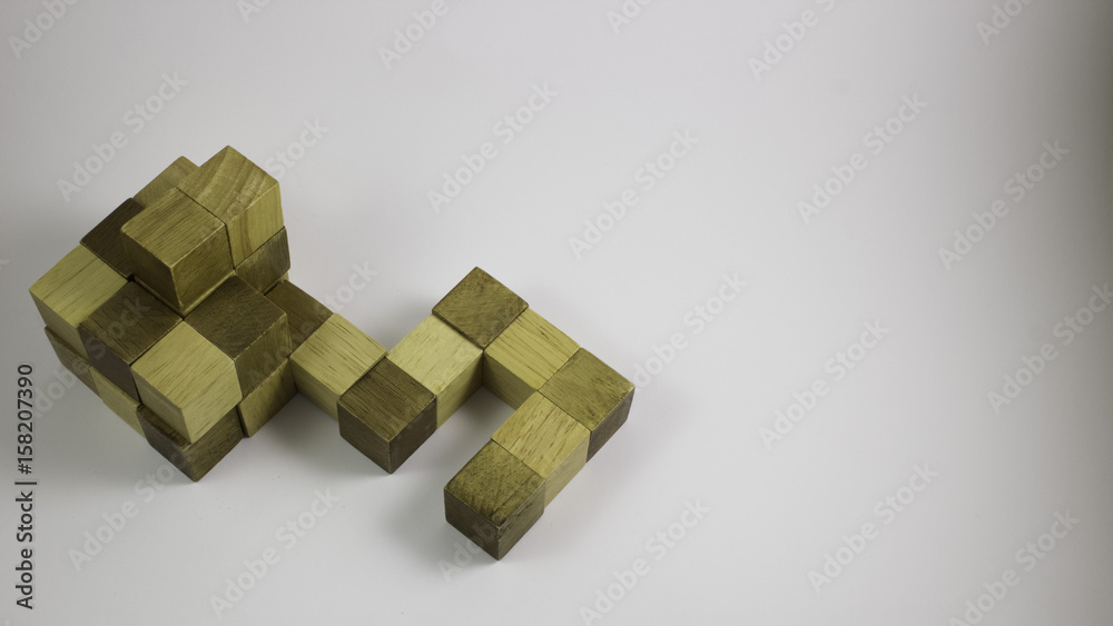 puzzle de madera cubo serpiente ingenio Stock-Foto | Adobe Stock