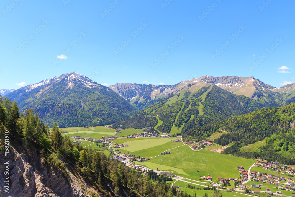 Achenkirch Tirol, Österreich von oben an einem sonnigen Sommertag
