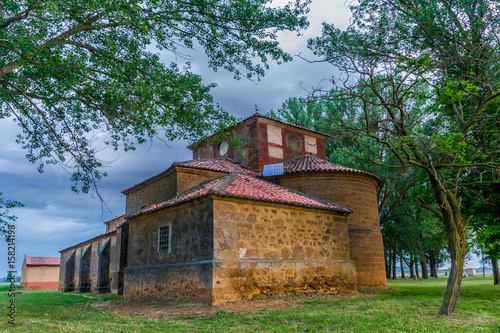 Ermita al amanecer