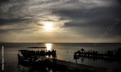 Barcas en el atardecer