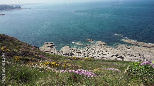 Panoramique d'un magnifique paysage d'une côte maritime