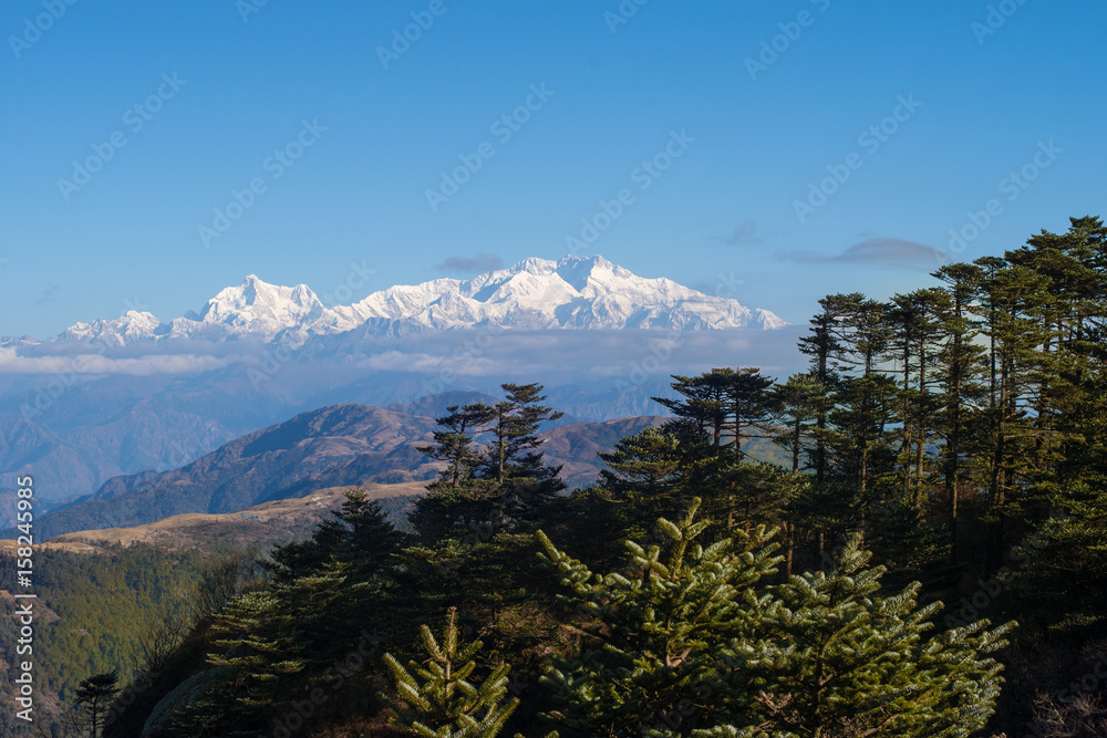 Fototapeta premium Mt. Kanchenjunga viewed from Sandakphu, Darjeeling, India