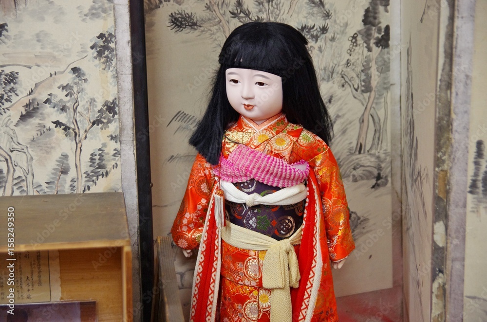 不気味な日本人形 Stock Photo | Adobe Stock