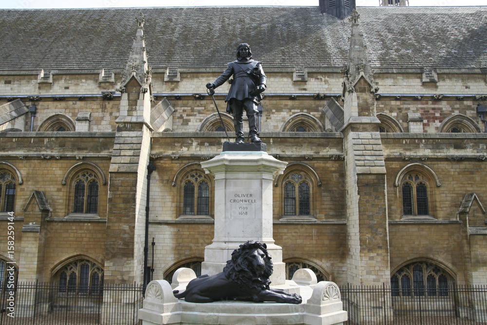 London Oliver Cromwell Statue