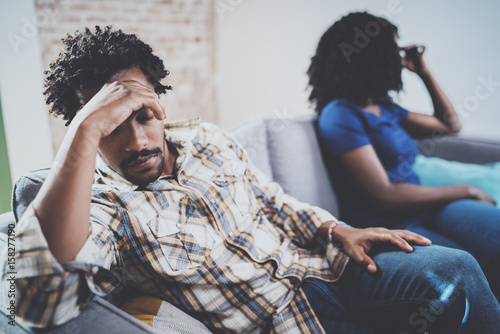 Foto Young sad black couple