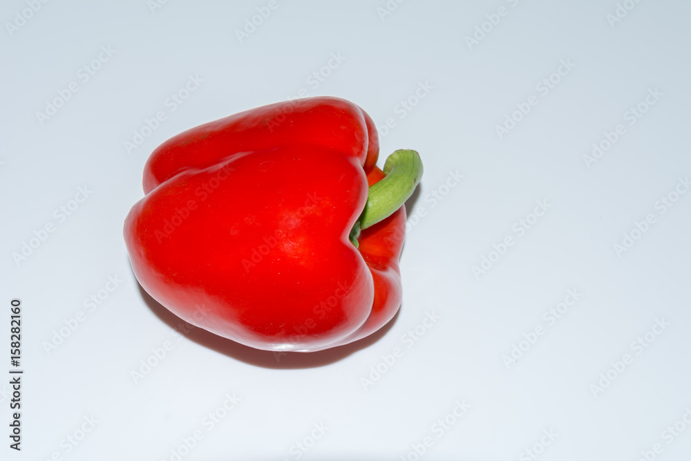 Pepperoni isoliert auf weissem Hintergrund Pepperoni isoliert auf weissem Hintergrund