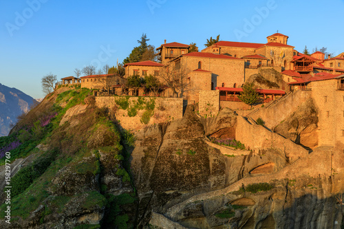 The gigantic rocks of Meteora are perched above the town of Kalambaka. The most interesting summits are decorated with historical monasteries, included in the World Heritage List of Unesco. 