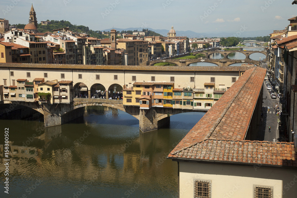 Italia,Toscana,Firenze,il Ponte Vecchio e il fiume Arno.