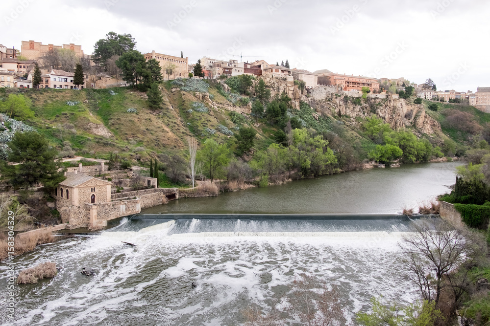 Fototapeta premium vew of river in Toledo, Spain