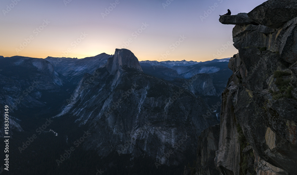 Fototapeta premium Panoramiczne widoki na Half Dome z Glacier Point