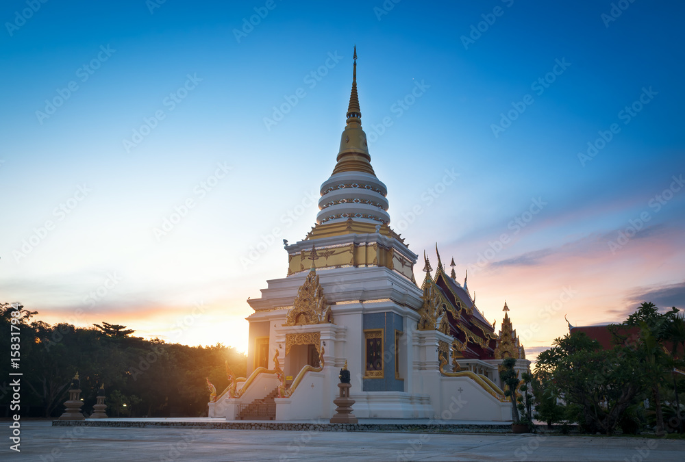 Fototapeta premium Golden Pagoda Temple tourist attraction in Pattaya,Thailand