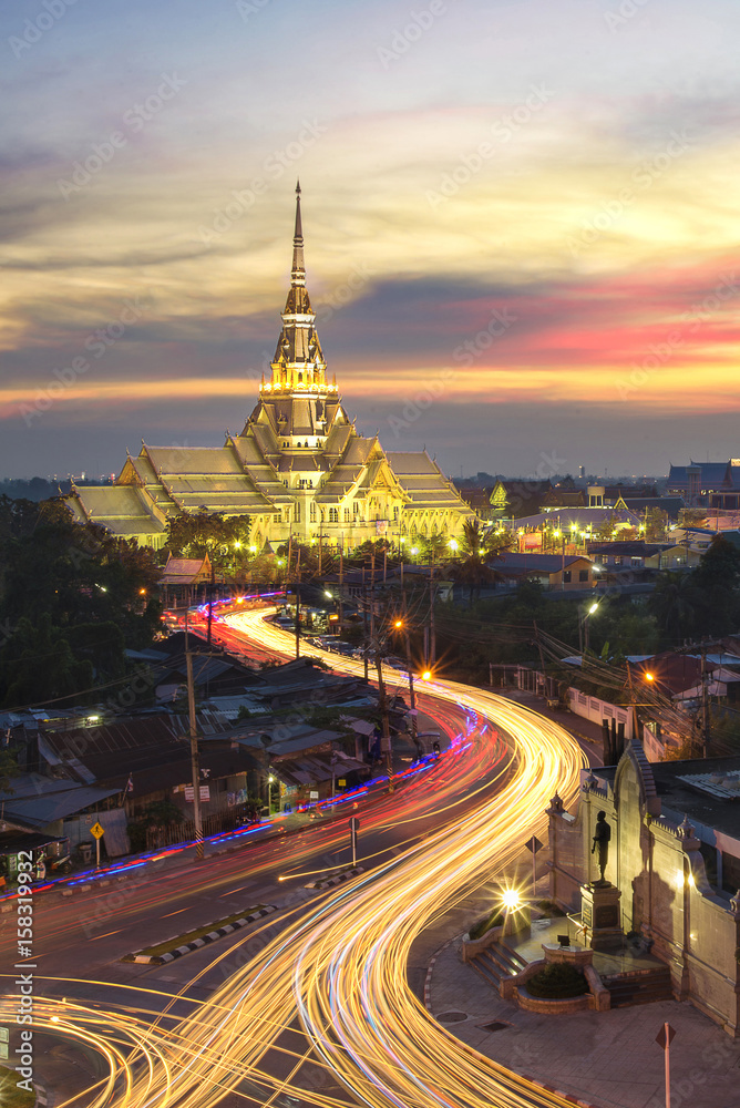 Obraz premium The beautiful sunset landscape of Wat So thorn Temple travel destination of buddhism religion at Cha choeng sao province, Thailand