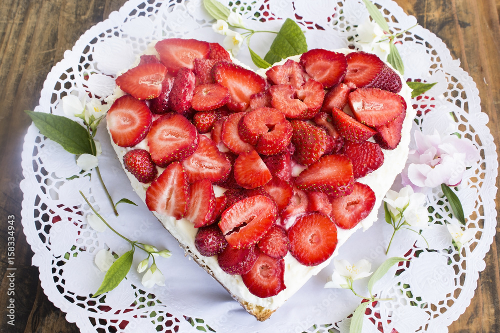 Heart Cheesecake with Strawberries Heart Cheesecake with Strawberries