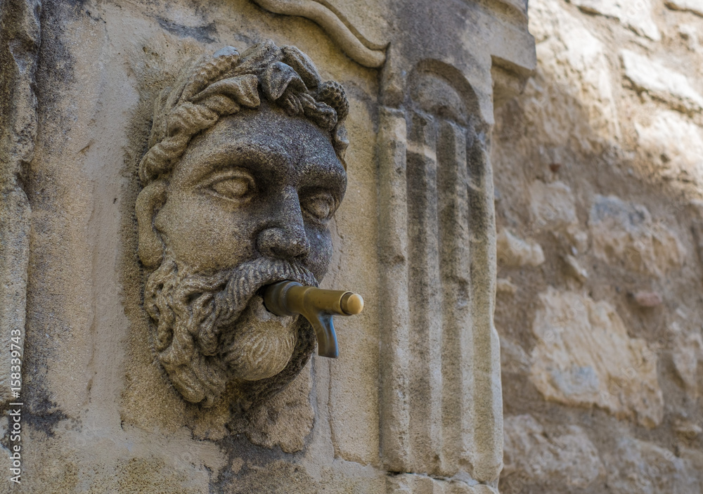 Detail d'ancienne fontaine de Lacoste, Provence, France.