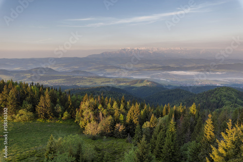 Pieniny mountains view in a warm spring morning © nimnull