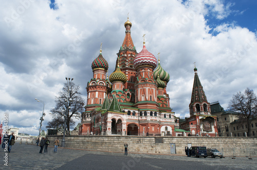 Mosca, 25/04/2017: la Cattedrale di San Basilio, la chiesa ortodossa russa più famosa al mondo costruita nella Piazza Rossa su ordine dello zar Ivan il Terribile 