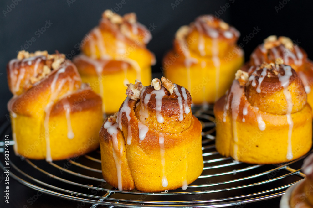 Sweet cinnamon buns Sweet cinnamon buns