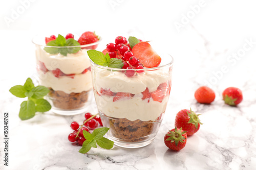 strawberry tiramisu