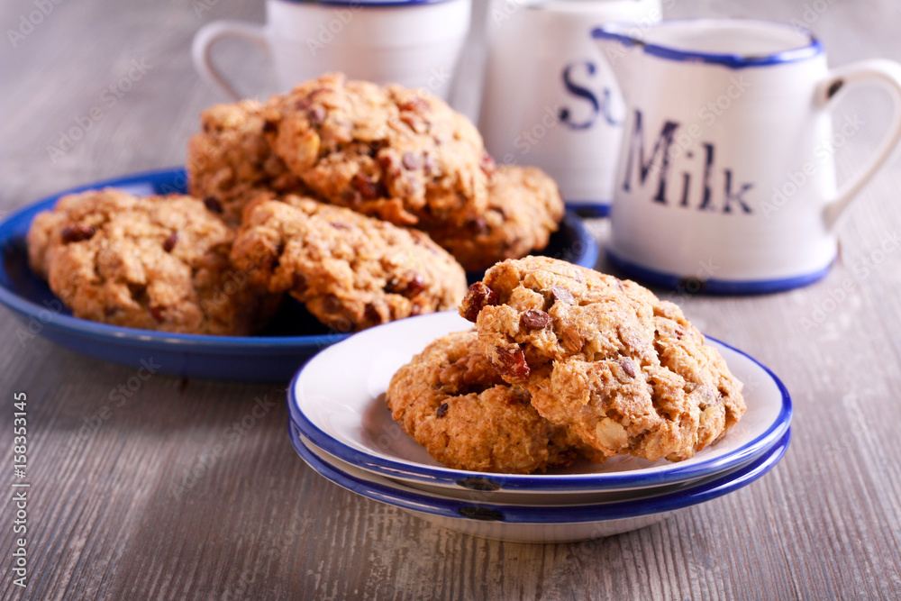 Oat and wholewheat cookies, with raisin Oat and wholewheat cookies, with raisin