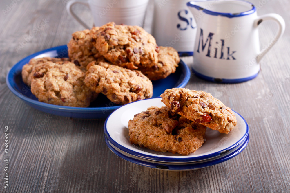 Oat and wholewheat cookies, with raisin Oat and wholewheat cookies, with raisin