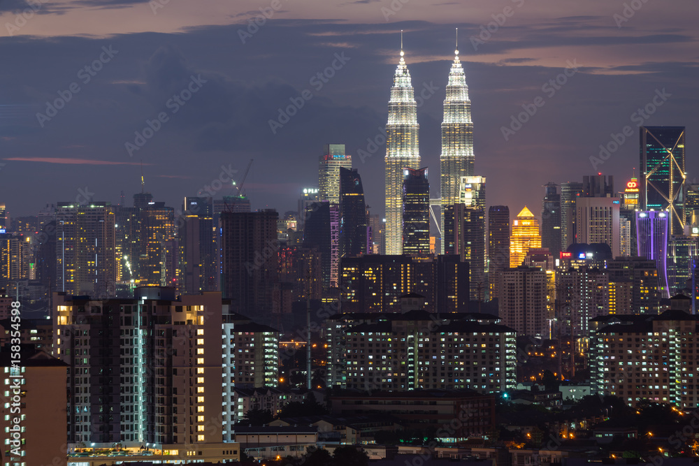 Obraz premium night-view of downtown Kuala Lumpur