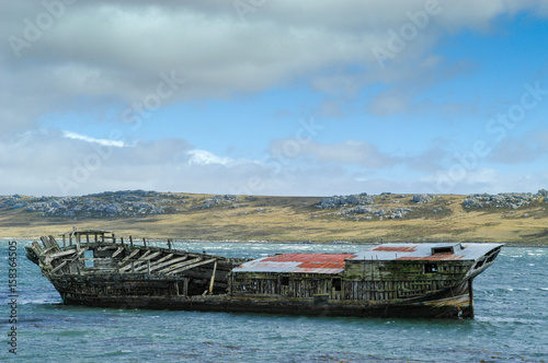 Schiffswrack vor der Ostinsel der Falklands