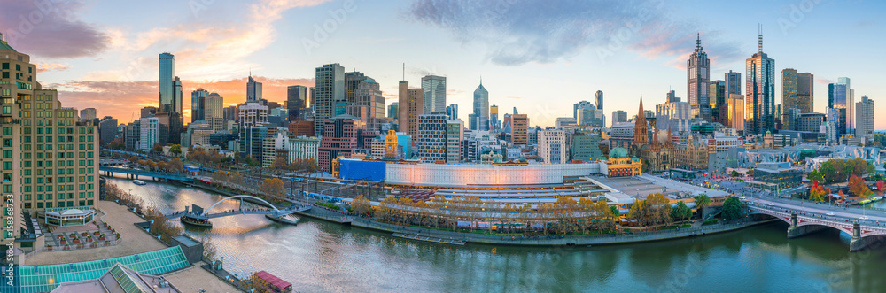 Fototapeta premium Melbourne city skyline at twilight