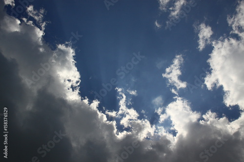 Sonne hinter den Wolken