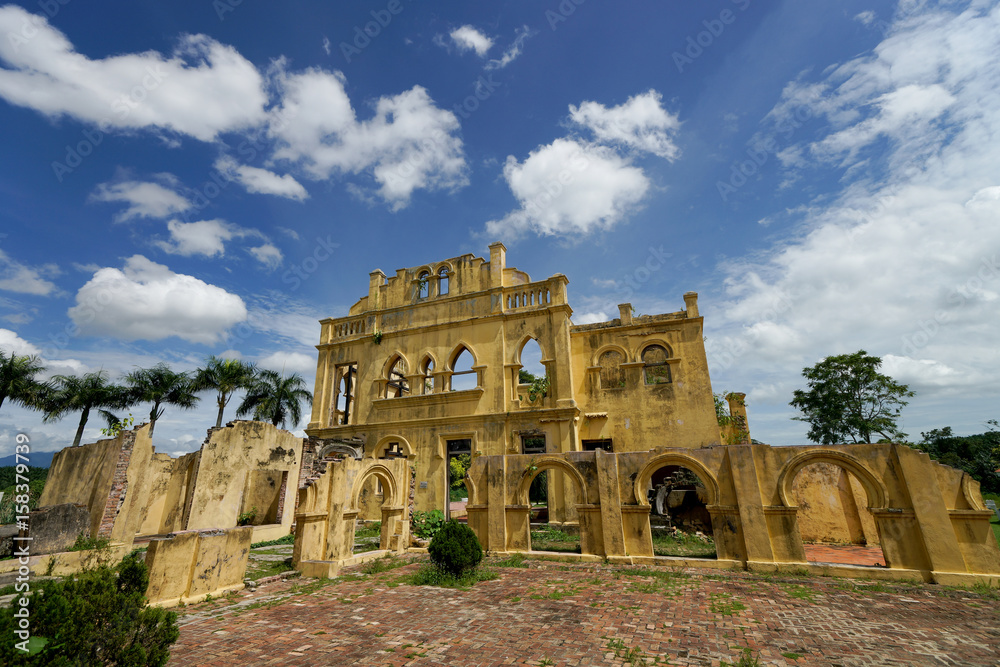 Kellie's Castle is located near Batu Gajah, and is about 20 minutes' drive from Ipoh, Perak, Malaysia.