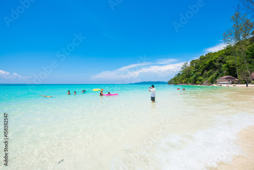 Fototapeta Naklejka Na Ścianę i Meble -  Bamboo island nd beautiful beach at Krabi