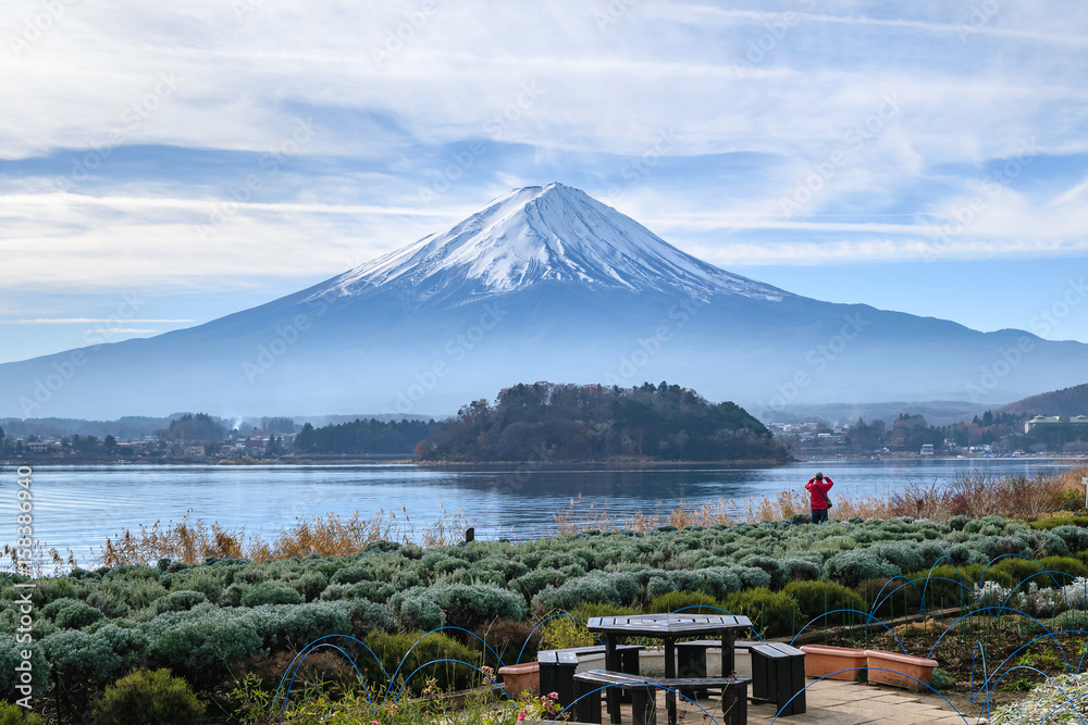 Fototapeta premium A Tourist take photos of Mountain fuji and Kawaguchiko lake at Oishi park, Japan
