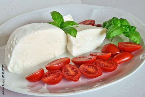 insalata caprese con mozzarella di bufala insalata con pomodorini e mozzarella di bufala, serie fotografica, closeup