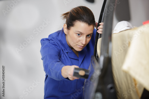 Принти на полотні Woman panel beating vehicle bodywork