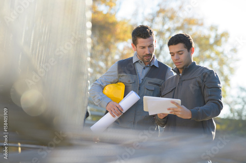Tableau sur toile builders outdoors