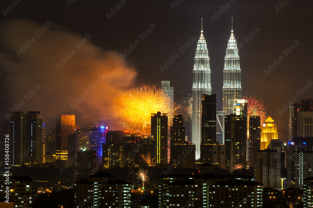 Obraz premium majestic sunset view of downtown Kuala Lumpur, Malaysia