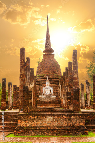 Big Buddha and pagoda of Wat Sa Si (temple) against a vibrant sunset. Sukhothai Historical Park, Thailand. Unesco World Heritage Site © Jose Ignacio Soto