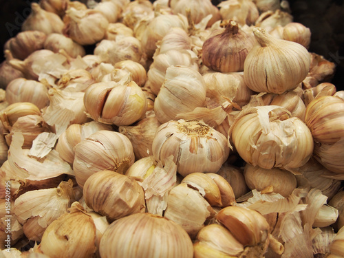 heap of whole white garlic