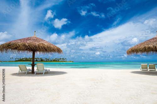  Maldives island with beach © Pakhnyushchyy
