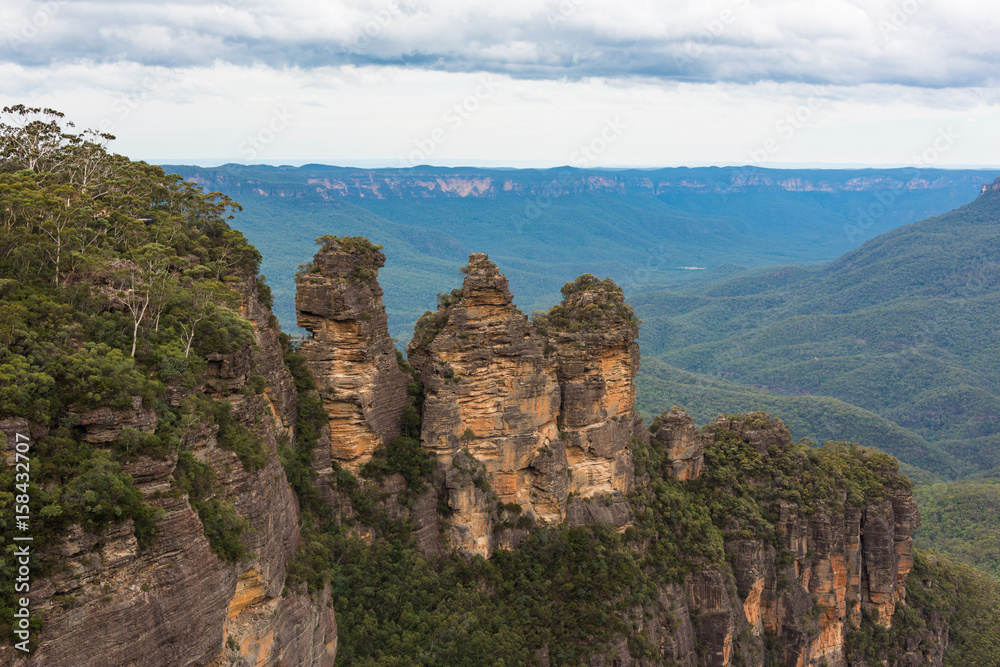 Three Sisters mountains in Blue Mountains National Park, Australia Three Sisters mountains in Blue Mountains National Park, Australia
