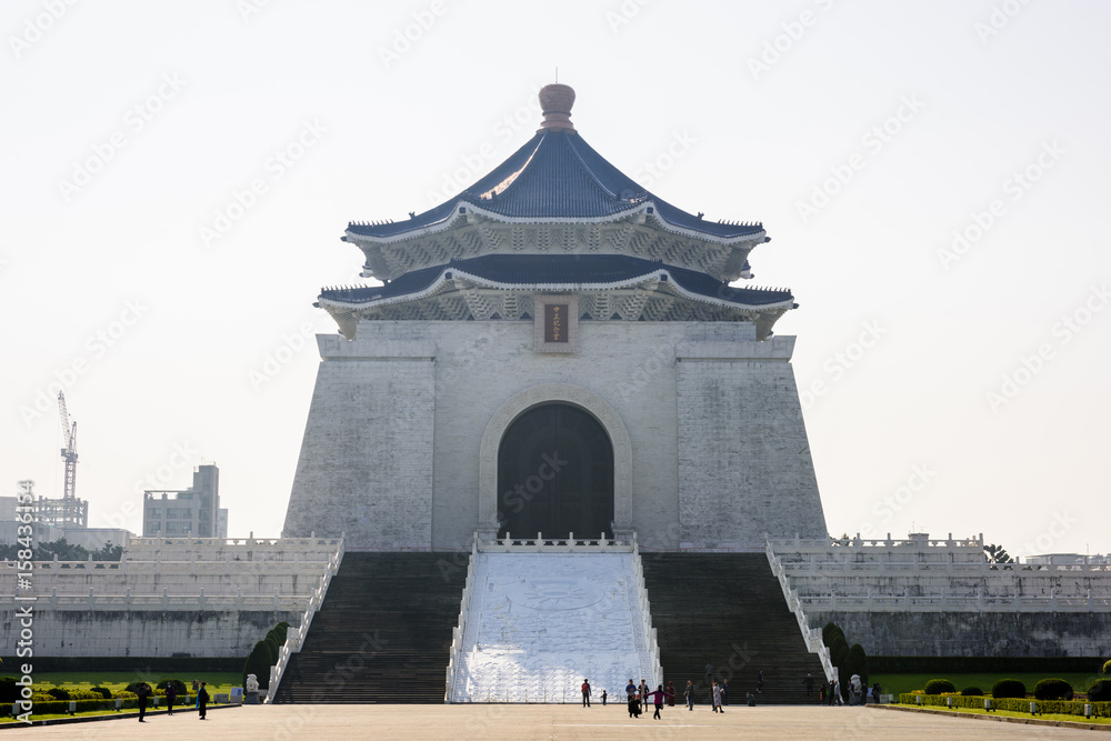 Obraz premium Democracy Memorial Hall in Taipei ( National Chiang Kai-shek Memorial Hall )