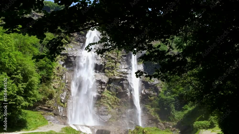 video 4K - Cascata - Valtellina - Italy
