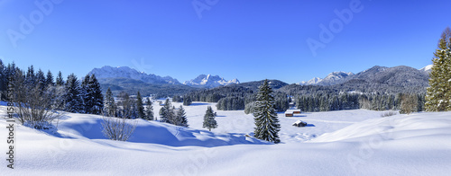 herrliche Winterlandschaft im Werdenfelser Land
