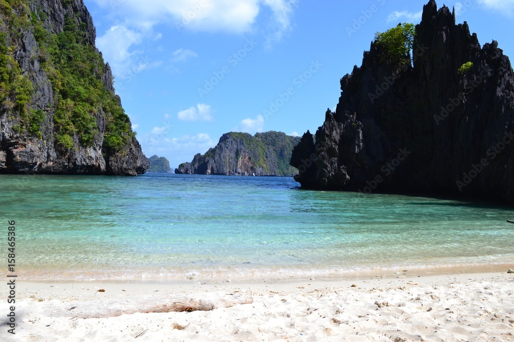 Obraz premium Lagoon in el Nido with ocean view
