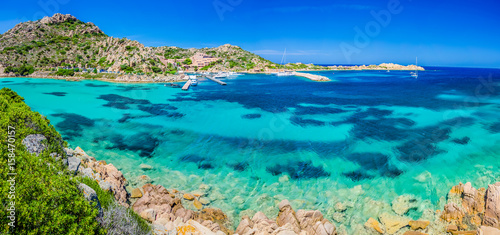 Fototapeta Naklejka Na Ścianę i Meble -  Emerald green sea water and rocks on coast of Maddalena island, Sardinia, Italy